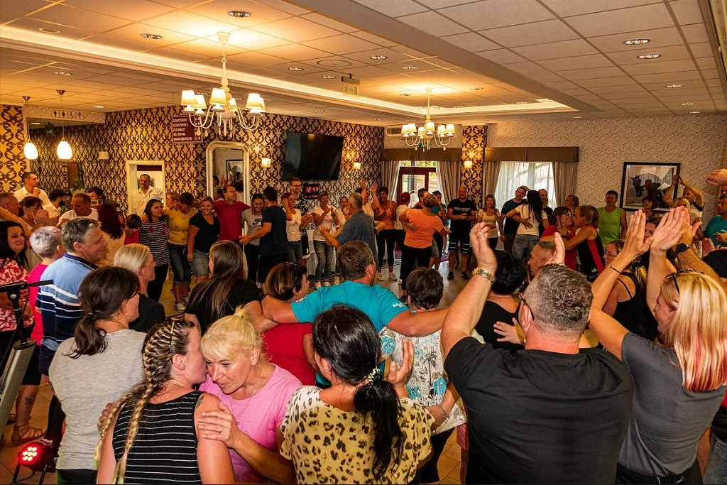 Emmi_rad_ple__e_in_se_zabava._